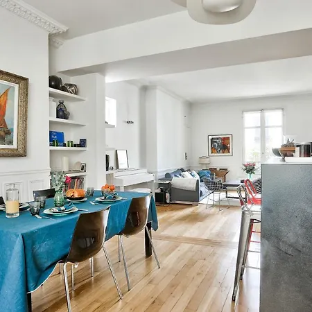 Spacious & Bright Flat By The Eiffel Tower-paris 7 * Paris