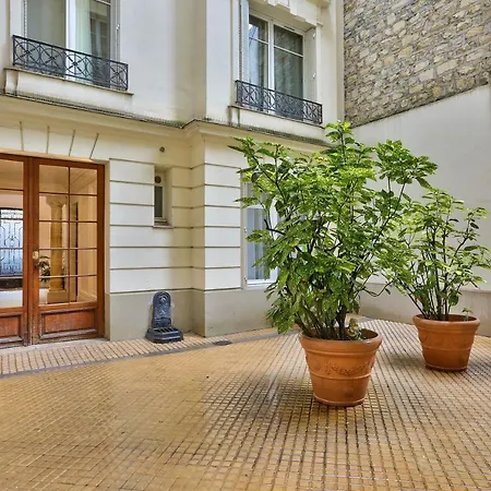 Spacious & Bright Flat By The Eiffel Tower-paris 7 Parijs