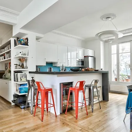 Spacious & Bright Flat By The Eiffel Tower-paris 7