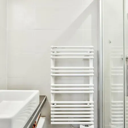 Spacious & Bright Flat By The Eiffel Tower-paris 7 *