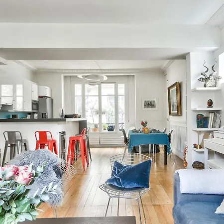 Spacious & Bright Flat By The Eiffel Tower-paris 7 * Paris