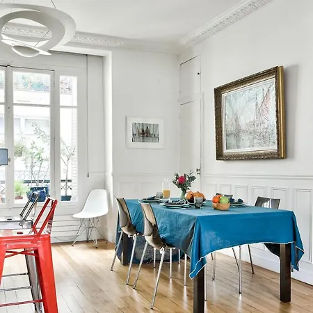 Spacious & Bright Flat By The Eiffel Tower-paris 7 * Parijs