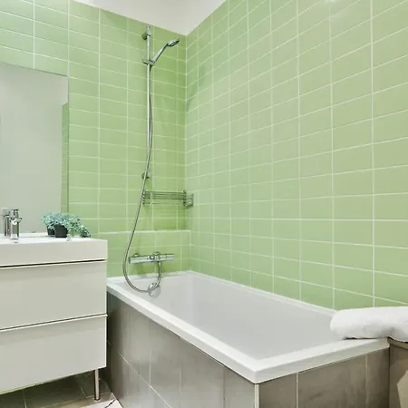 Spacious & Bright Flat By The Eiffel Tower-paris 7 Paris