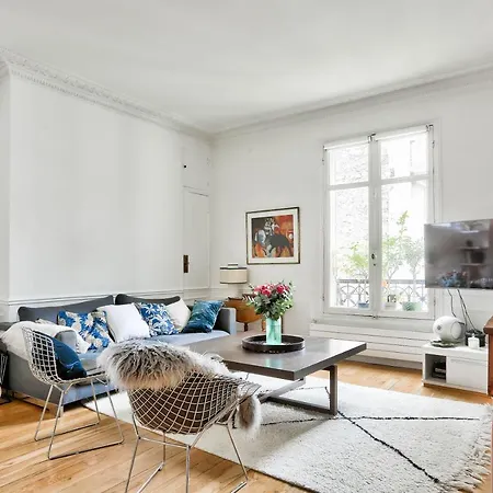 Spacious & Bright Flat By The Eiffel Tower-paris 7 * Paris